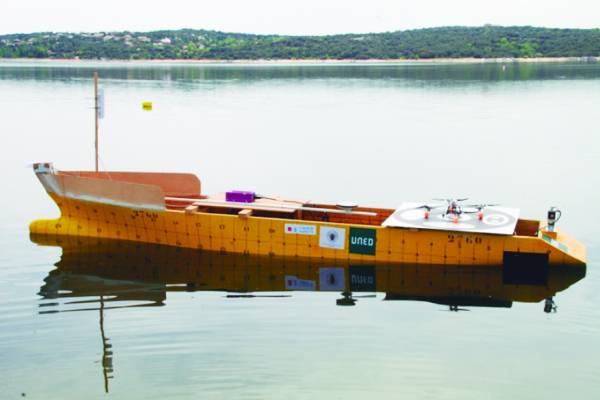 El modelo se comprobó con un barco a escala de 4,38 metros de eslora / DMS.