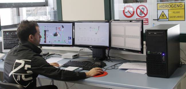 Control informático de la microrred en un laboratorio de la Universidad Pública de Navarra.