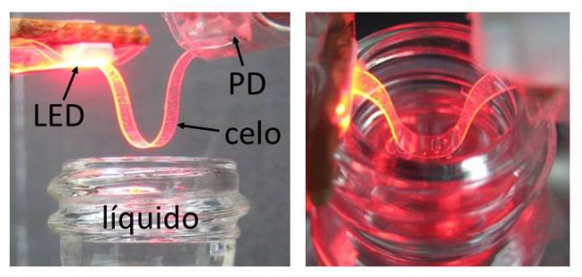 Sensor óptico desarrollado por investigadores de la UPM consistente en una guía de onda hecha de celo, un emisor de luz LED y un detector de luz. Gracias a la flexibilidad del celo, es posible doblarlo en forma de U e introducirlo en un líquido para su análisis.