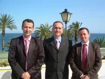 Ruperto Bermejo, en el centro, con dos integrantes de su equipo de investigación