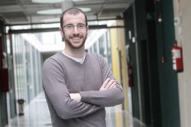 Investigador premiado Carlos López Molina