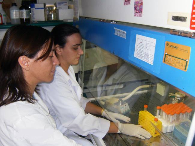 Parte del equipo que trabaja en el área de de Fisiología de la Facultad de Medicina de la UCA