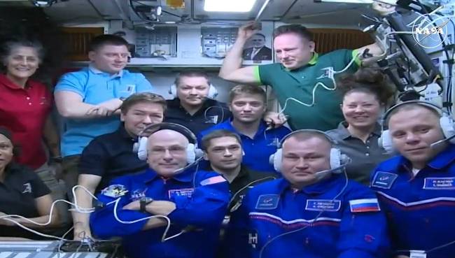 El trío que ha llegado en la Soyuz se une al resto de la tripulación de la Estación Espacial Internacional