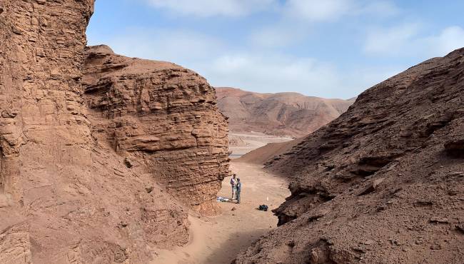 Piedra Roja, desierto de Atacama (Chile). Sedimentos de un delta fluvial de más de 100 millones de años sirven de análogo de deltas marcianos para ensayar procedimientos e instrumentación en la búsqueda de restos de vida en el planeta rojo.