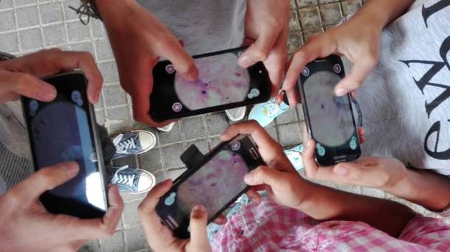 Móviles de escolares pertenecientes a un “escuadrón” que jugó a MalariaSpot durante la ‘Operación Mosquito Púrpura’.