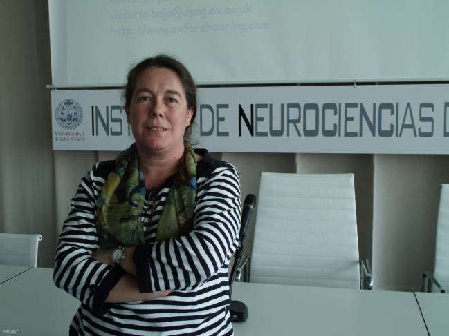 Victoria Bajo desarrolla sus investigaciones con hurones.