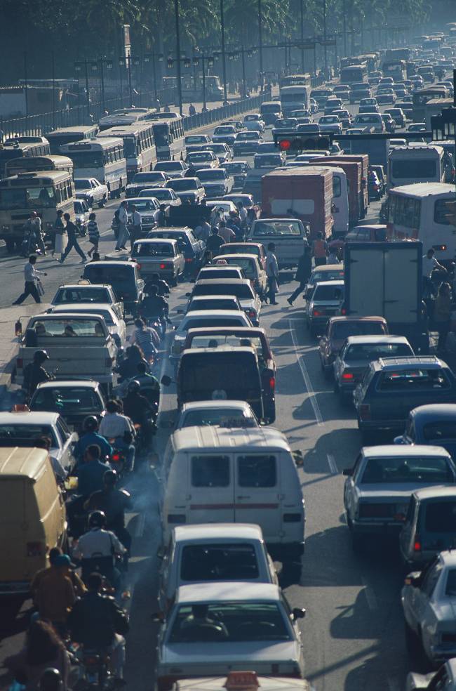 Introducir impuestos a las emisiones de CO2 y reducir los impuestos al trabajo pueden ser medidas para mejorar tanto el medioambiente como la eficiencia del sistema tributario.