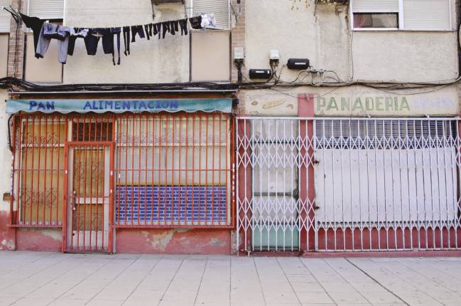 Casas y tiendas cerradas en Villaverde