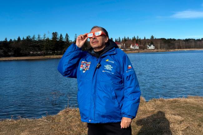 El cazador de eclipses chileno Alejandro Arroyo