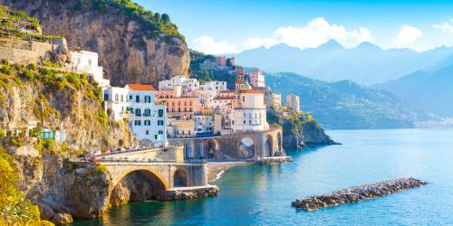 Amalfi, en la costa del mar Mediterráneo, Italia