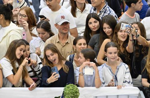 Francia prohíbe las redes sociales a los menores de 15 años