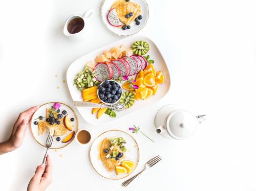 Un desayuno de calidad debe incluir cantidades adecuadas de proteínas, grasas de alto valor, fibra y minerales