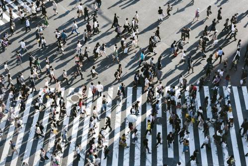 Paso de peatones en una gran ciudad