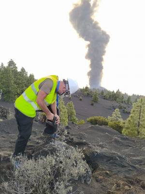 Pablo J. González en La Palma taladrando