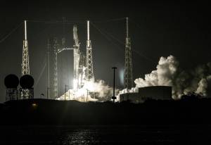 Despegue de la Crew-11