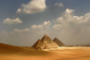 En la imagen de archivo, las pirámides de Giza, en El Cairo (Egipto), aproximadamente 500 años más jóvenes que las tumbas de Abidos.