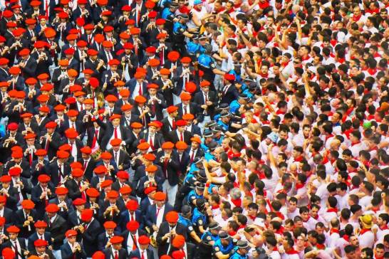 Así se mueve la marea humana del chupinazo de San Fermín, según la física