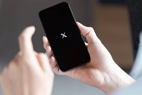 El algoritmo de X empuja a los usuarios a posiciones políticas más conservadoras