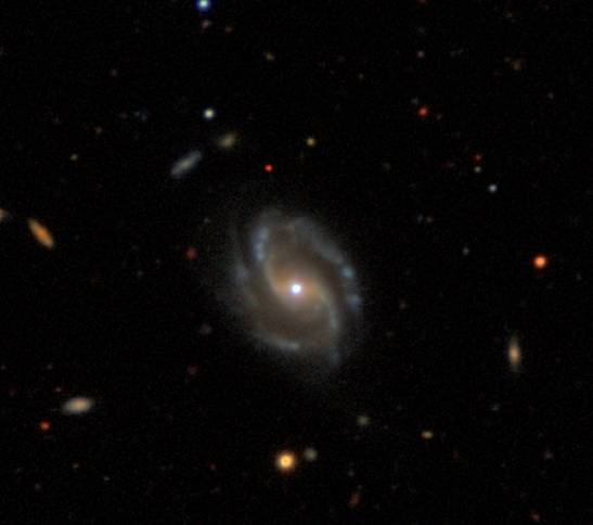 Las galaxias acompañadas forman más estrellas que las solitarias