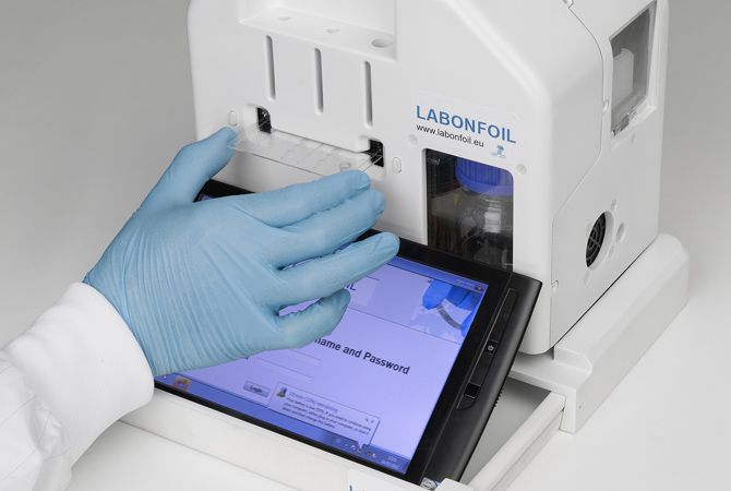 El test diagnosticará síndrome de Down y la fibrosis quística en unas pocas gotas de sangre materna. / IK4-Ikerlan