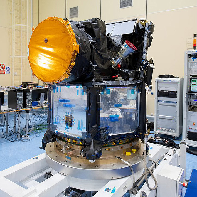 El satélite Cheops a comienzos de año en la sala limpia de Airbus DS en Madrid. / ESA–S. Corvaja