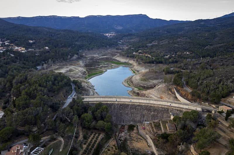 https://www.agenciasinc.es/Reportajes/El-agua-que-no-cae-del-cielo-en-Cataluna