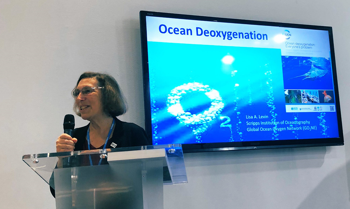La desoxigenación de los océanos es como la pérdida de hábitat, ya que el oxígeno afecta a los ecosistemas marinos y cada uno de sus plantas y animales, dijo Lisa Levin en la COP25. / @UCatCOP