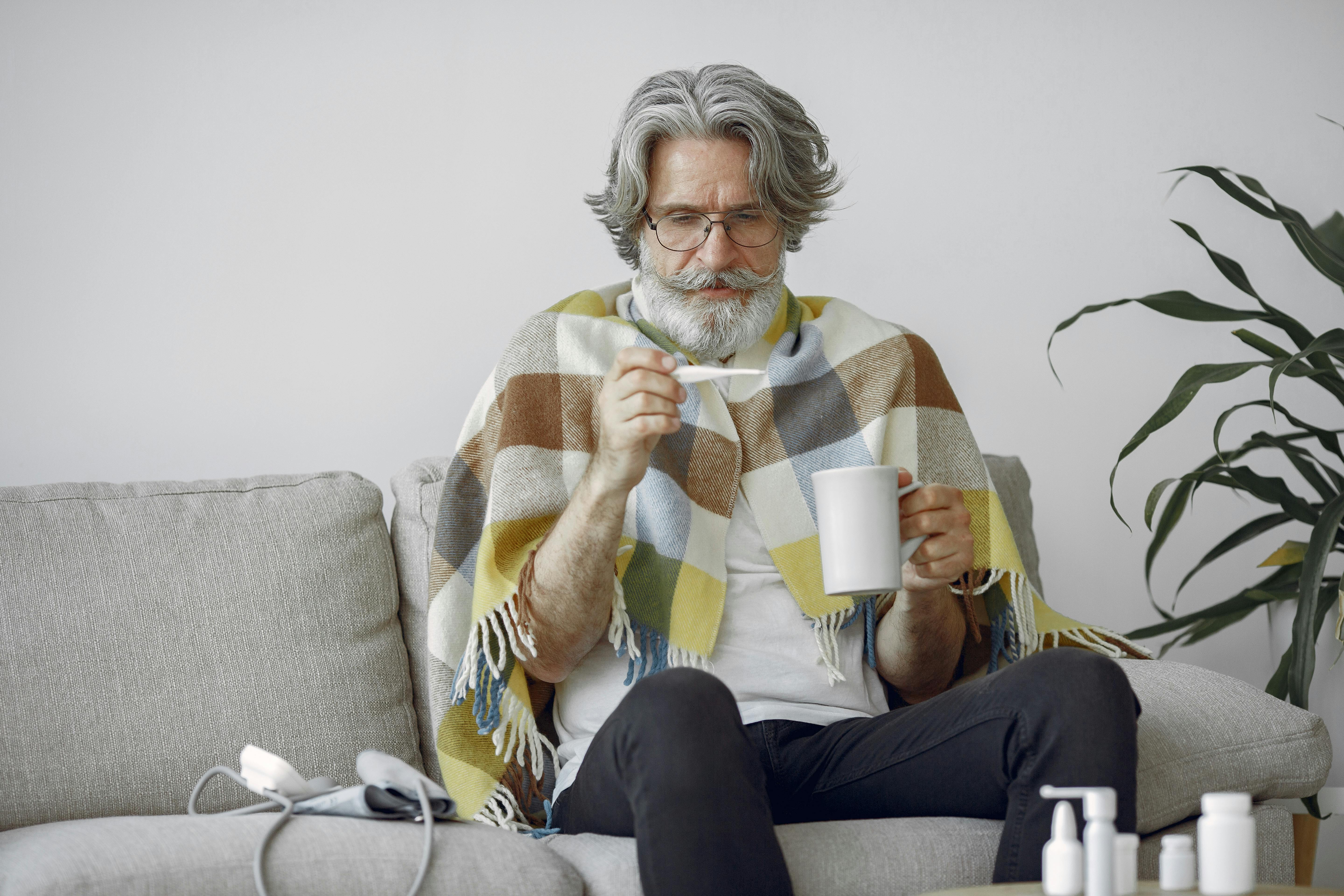 Descubren por qué la gripe es más mortal en las personas mayores