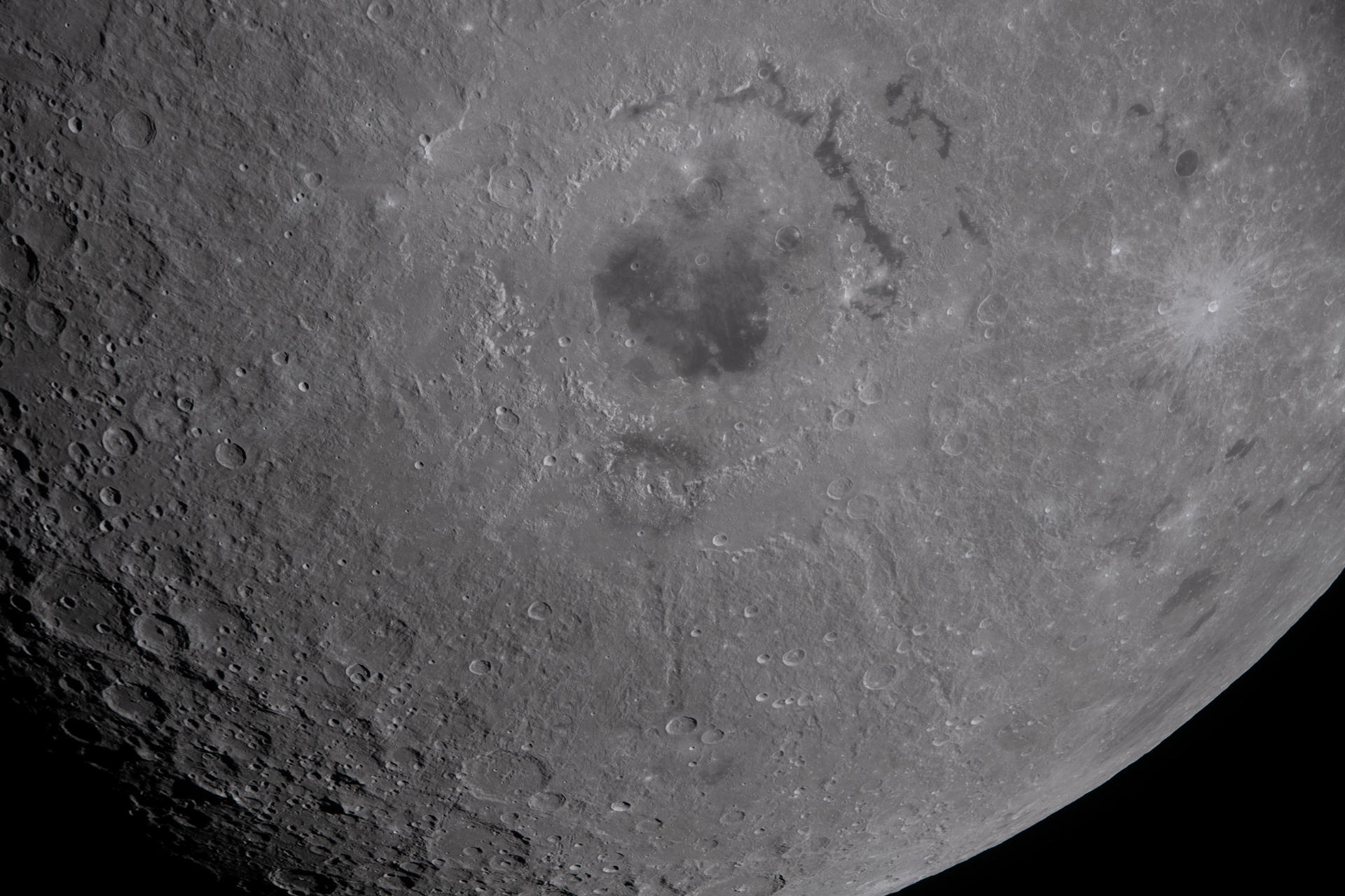 La cuenca Oriental de la Luna, uno de los mayores objetivos de estudio de Artemis II