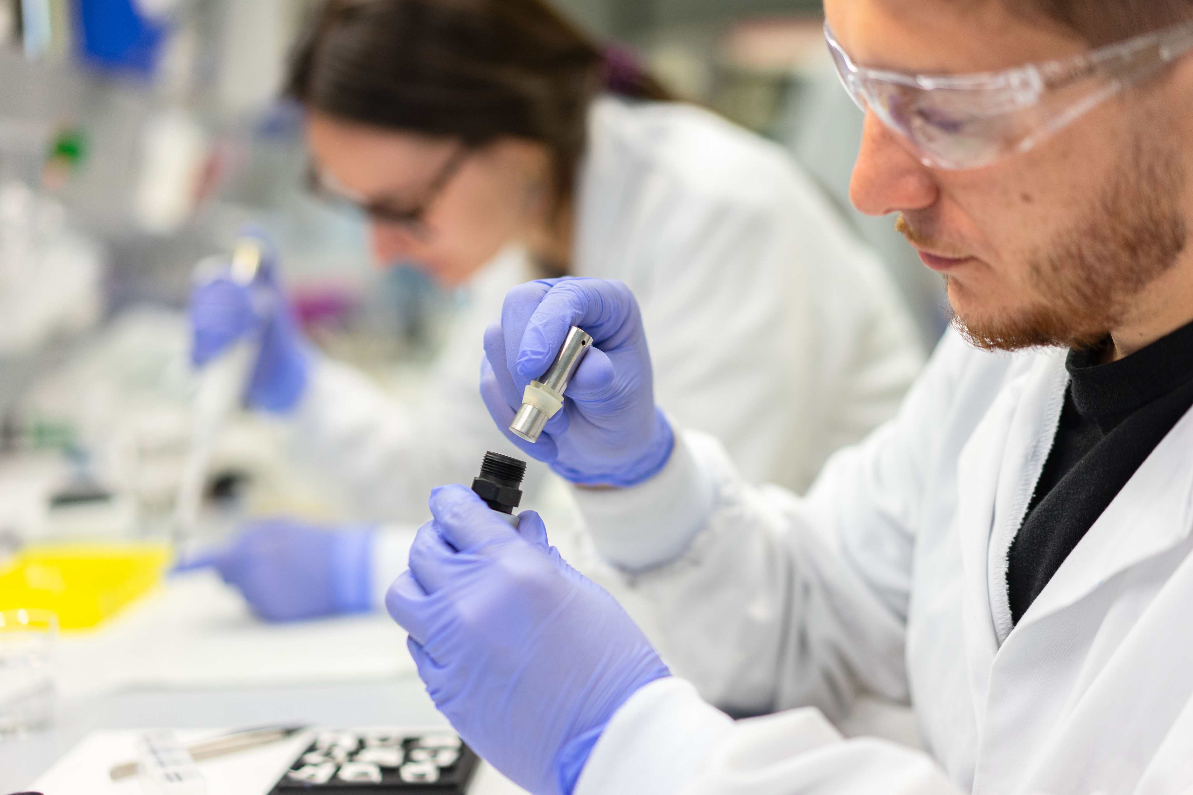 Proteínas hechas a medida para transportar electricidad y almacenar energía