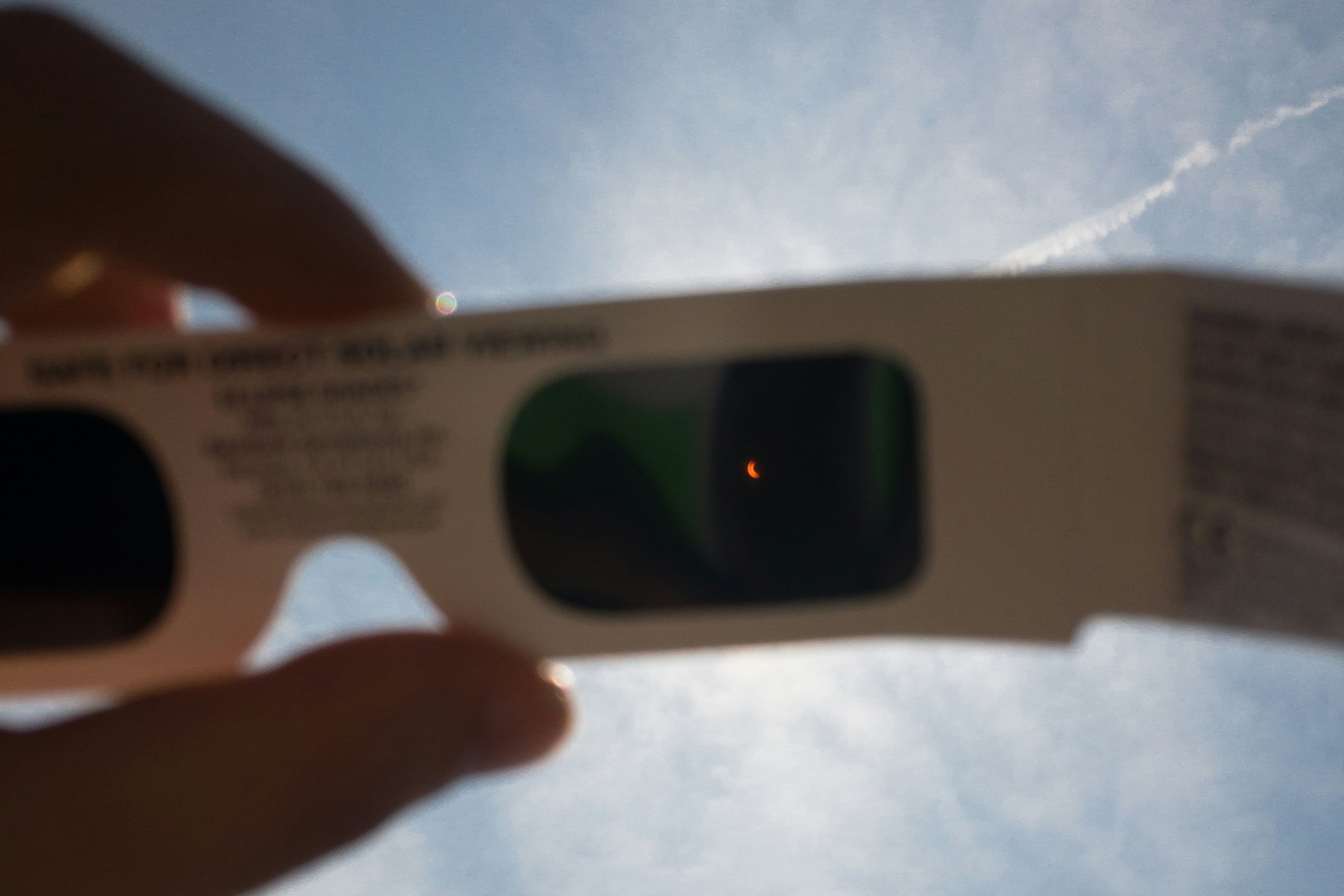 Qué hacer y qué no para mirar al sol durante el eclipse