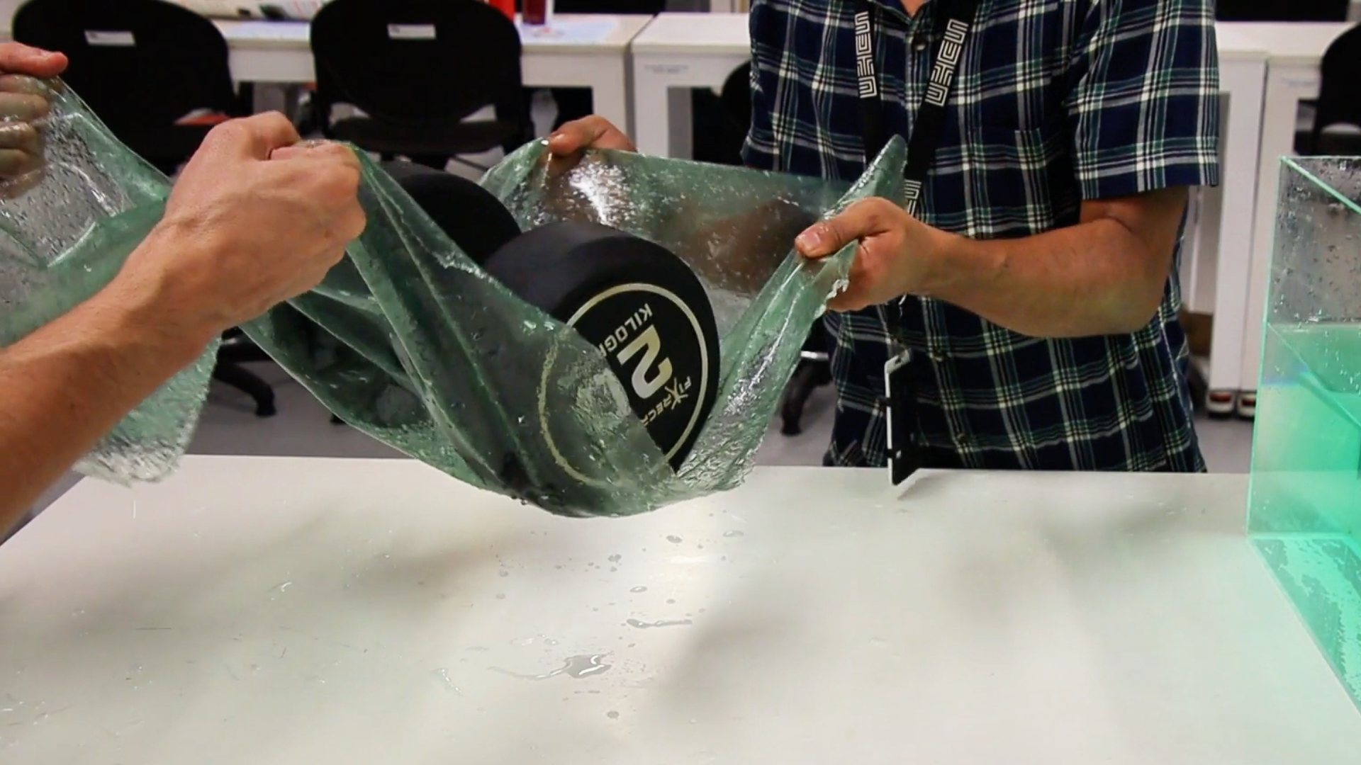 Un biomaterial que se fortalece con el agua podría ser una alternativa al plástico