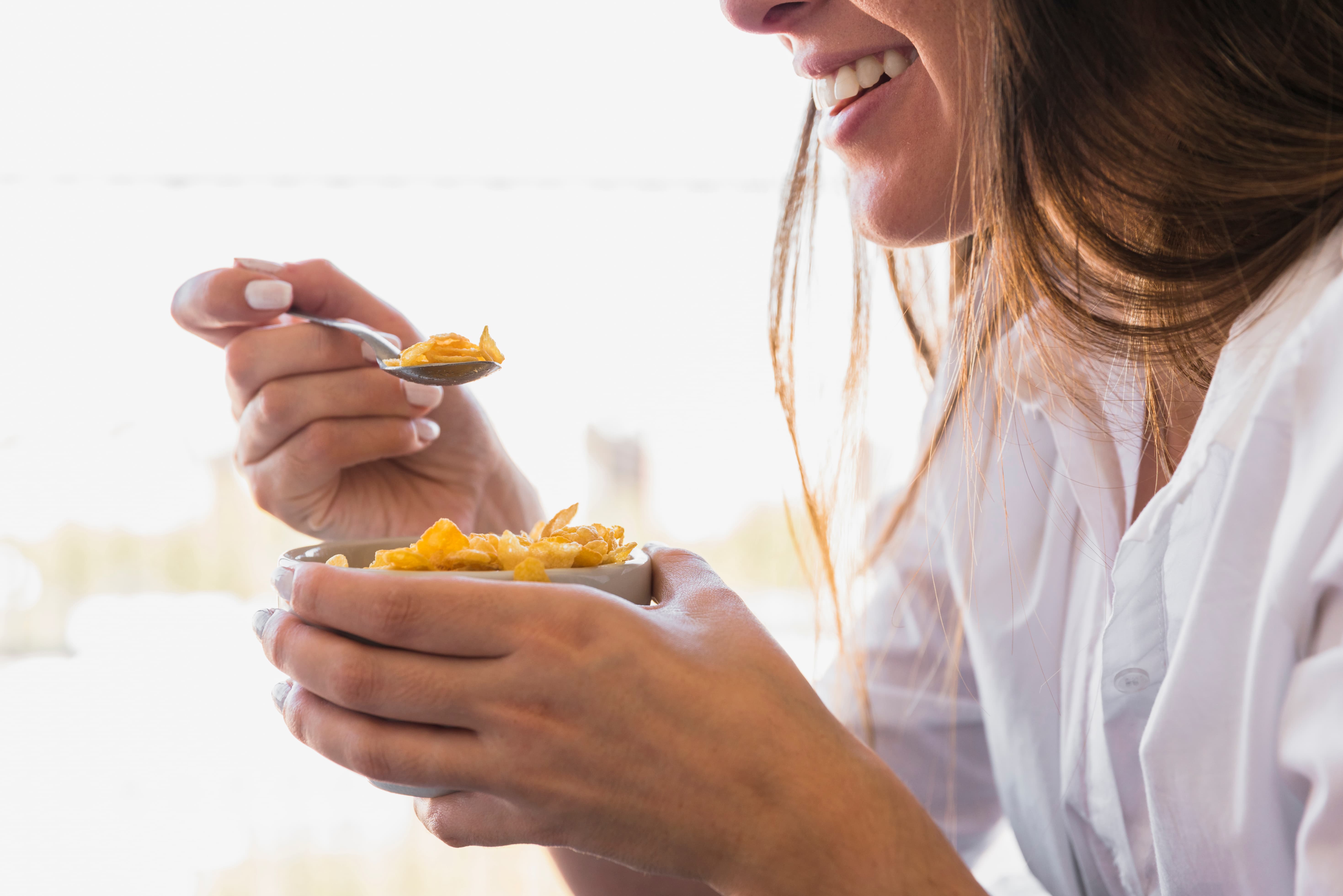 Una dieta rica en fibra y carbohidratos favorece una vejez saludable en mujeres