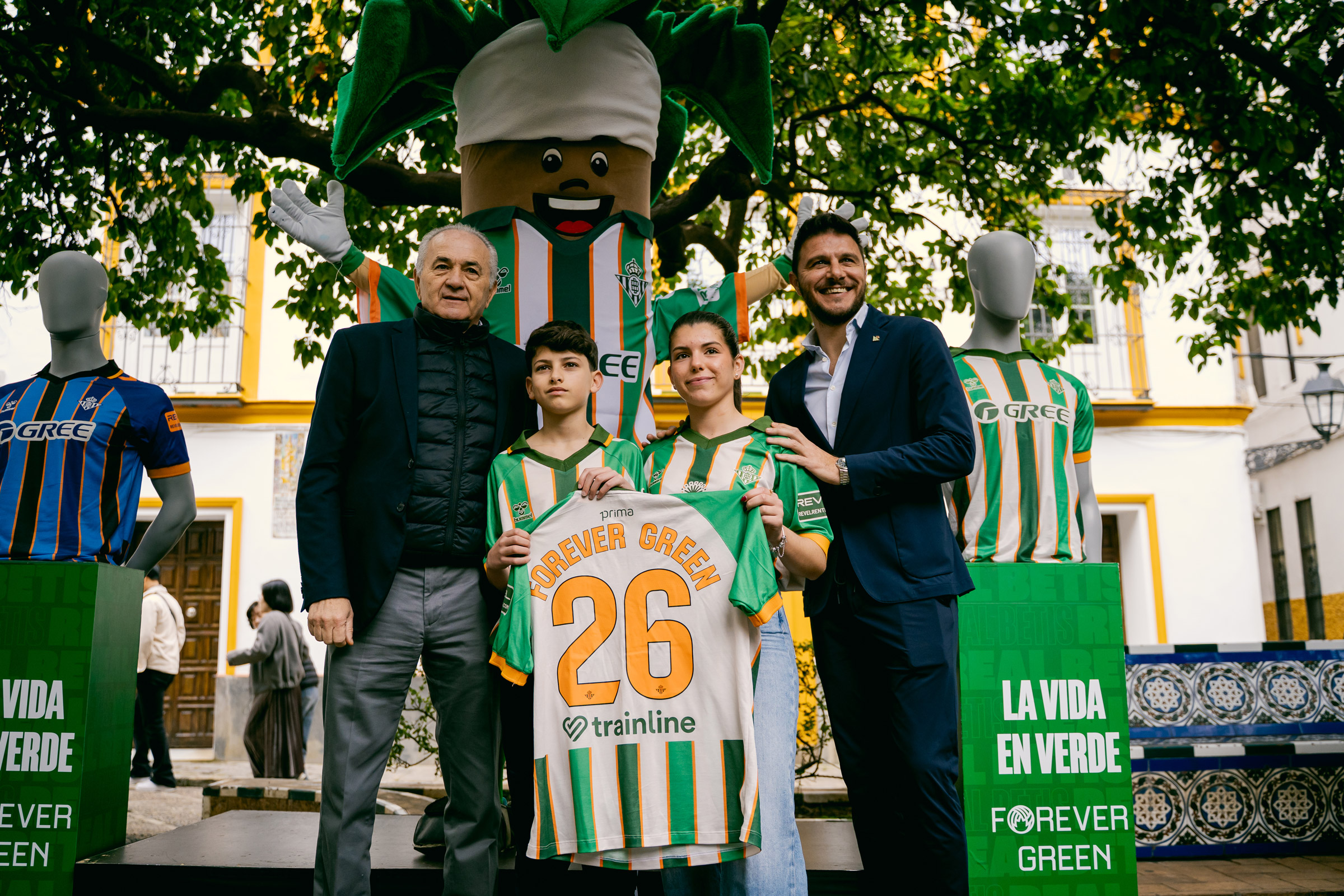 Fútbol que impulsa la conciencia ambiental: el Betis estrena camiseta hecha con naranjas